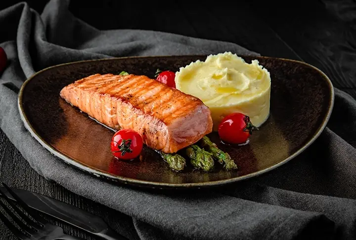 Domatesli Fırında Somon Tarifi