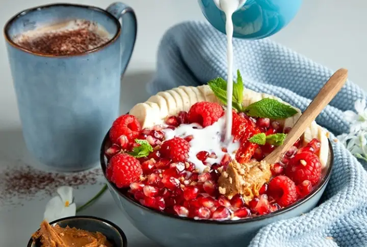 Fıstık Ezmeli Meyveli Protein Bowl Tarifi