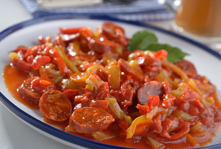 Salçalı Sosis Tarifi