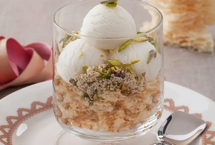 Antep Fıstıklı Tahinli Crumble