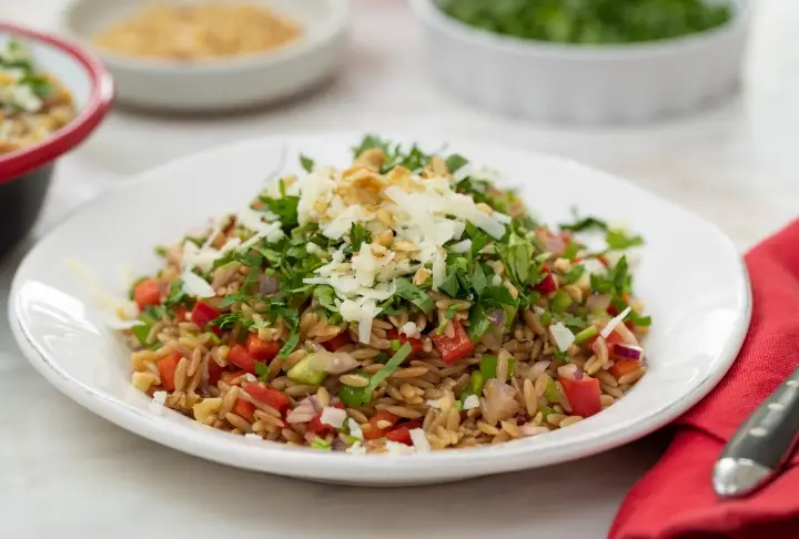 Arpa Şehriye Salatası Tarifi | Videolu Tarif