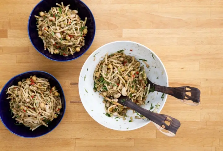 Baklagilli Soğuk Erişte | Videolu Tarif