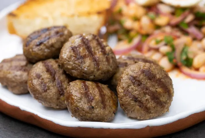 Kolay Bayat Ekmek Köftesi Tarifi | Videolu Tarif