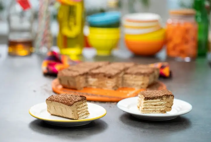 Pratik Bisküvili Pasta Tarifi | Videolu Tarif