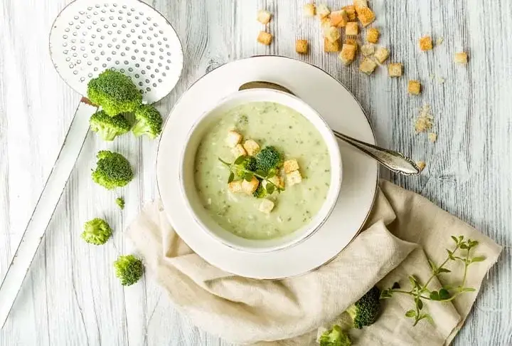Peynir Soslu Brokoli Çorbası