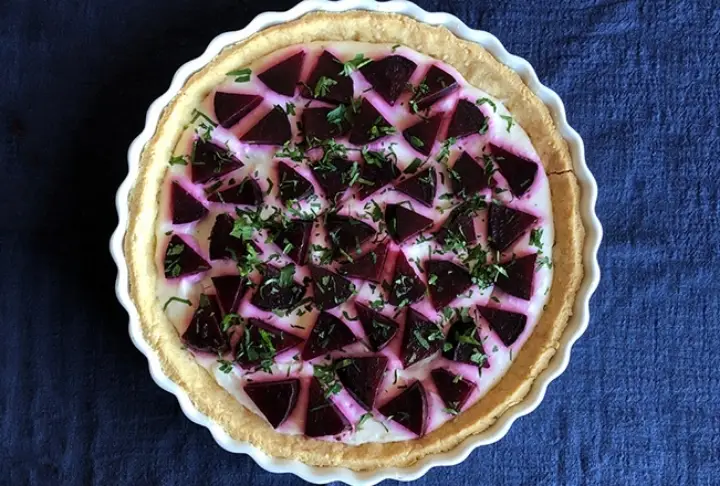 Burak Zafer’den Pancar ve Keçi Peynirli Tart