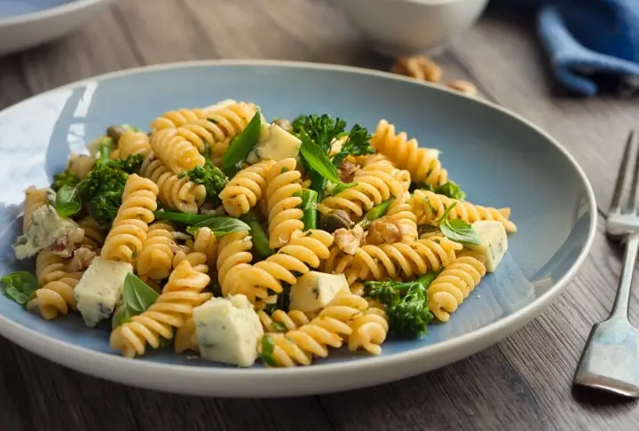 Ceviz ve Gorgonzola Peynirli Burgu Makarna