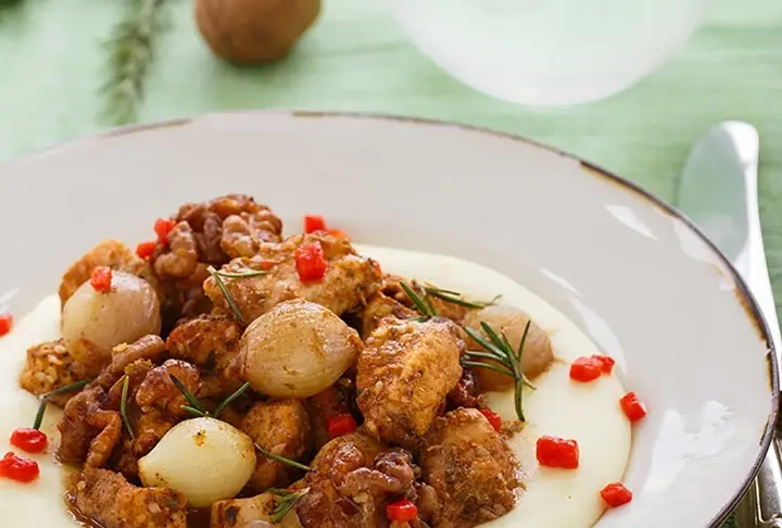 Cevizli Kuşbaşı Piliç ve Köz Biberli Patates Püresi