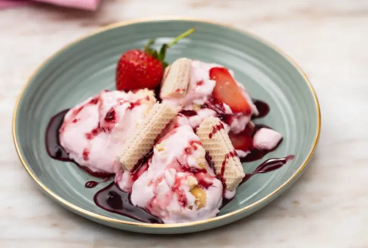 Çilekli Magnolya | Videolu Tarif