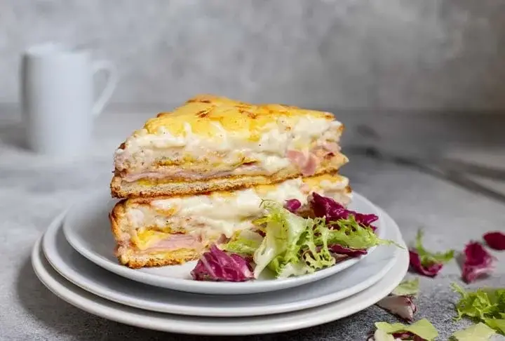 Croque Monsieur (Krok Mösyö) Tarifi