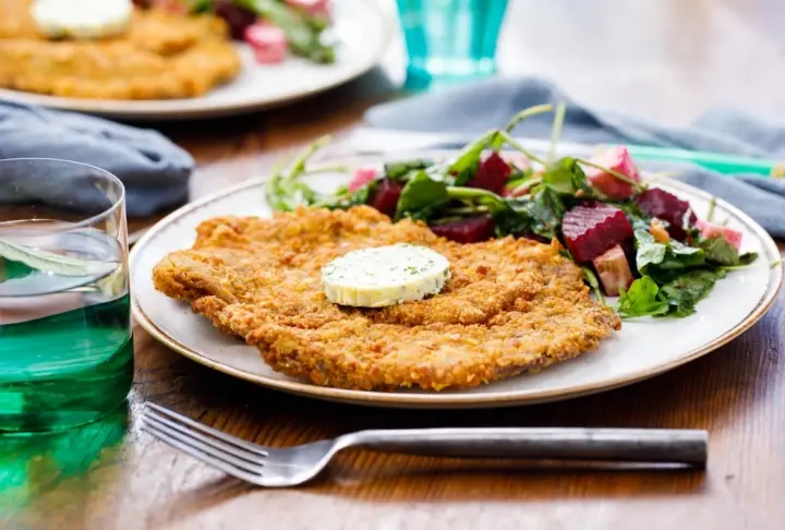 Pancar Salatası ile Dana Şnitzel | Videolu Tarif