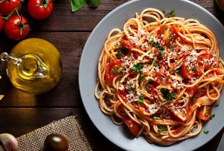 Domates Soslu Kıymalı Cevizli Spaghetti