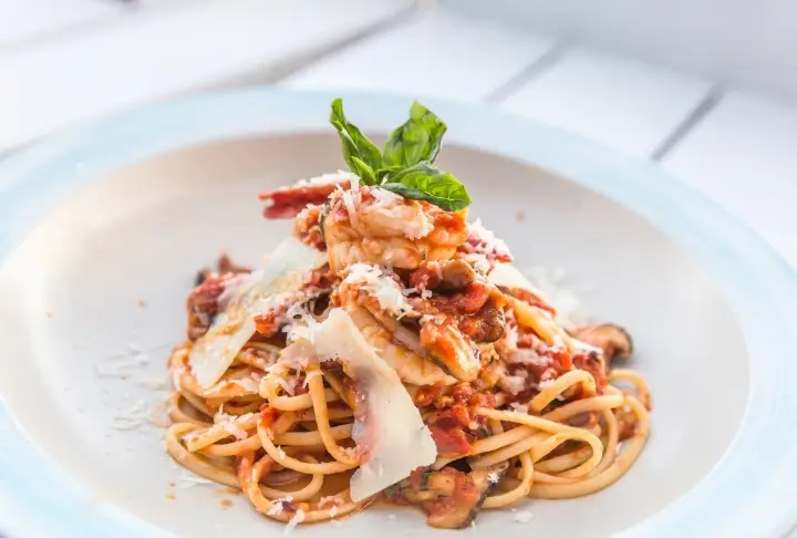 Domatesli Mantar Soslu Makarna