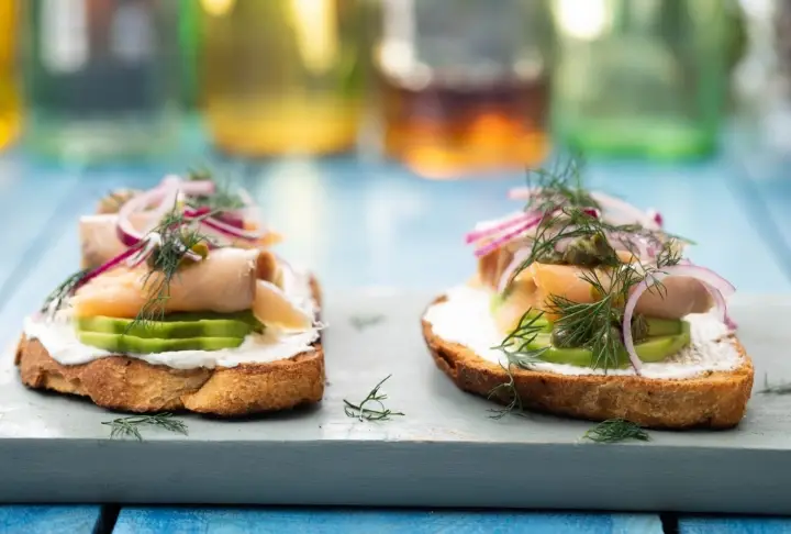 Ekmek Üstü Füme Somon | Videolu Tarif