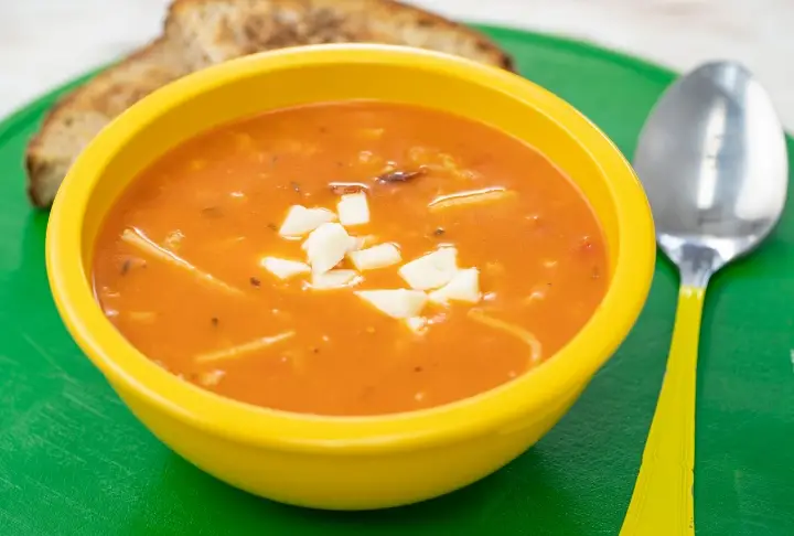 Erişteli Domates Çorbası | Videolu Tarif