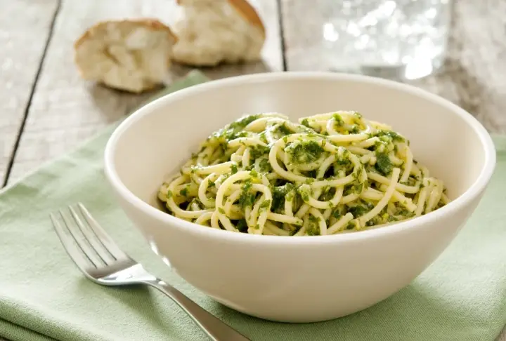 Fesleğen Taratorlu (Pesto) Linguine