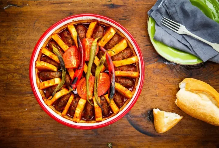 Fırında Domates Soslu Patatesli Köfte | Videolu Tarif