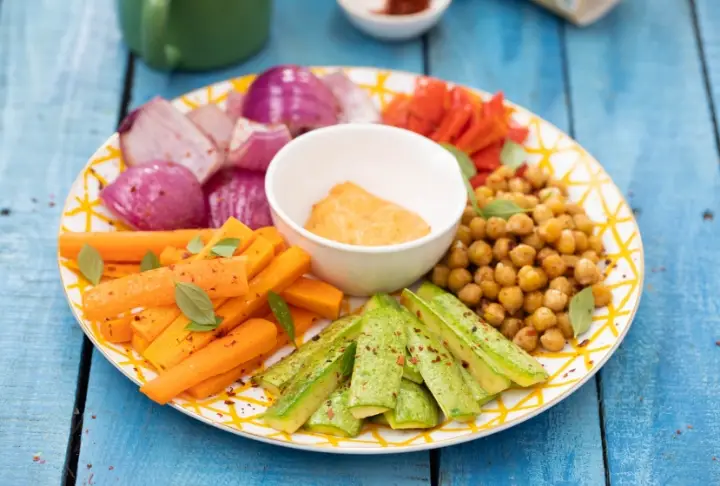 Fırınlanmış Sebzeler ve Kızıl Dip Sos | Videolu Tarif