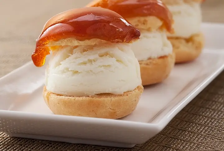 Dondurmalı Karamelli Profiterol