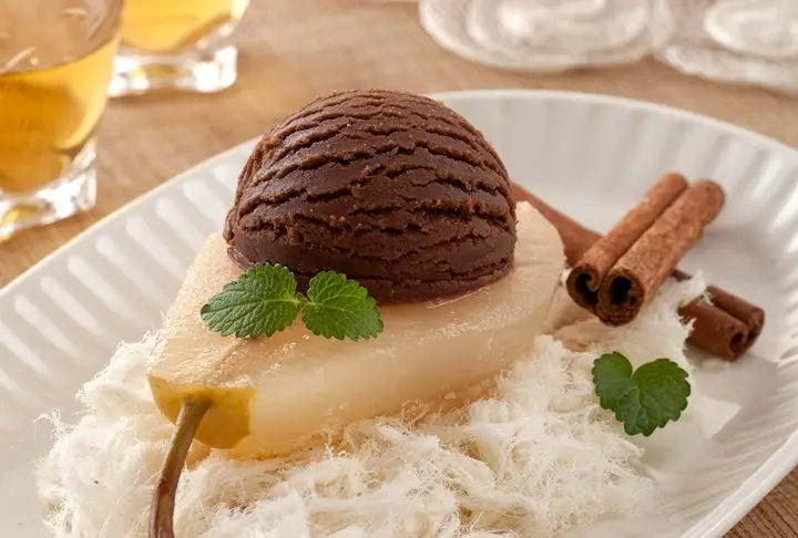 Pişmaniye Yatağında Tarçınlı Armut 