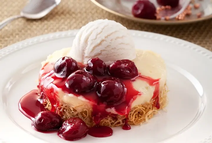 Vişne ve Kremalı Kadayıflı Tart