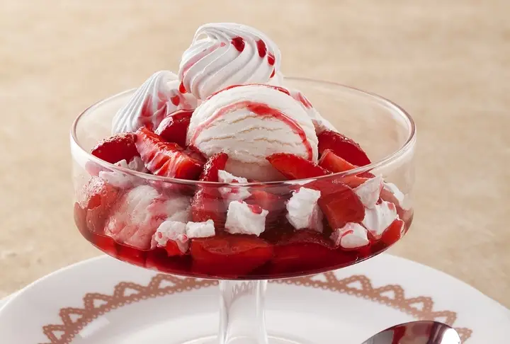 Bezeli Çilek Tatlısı