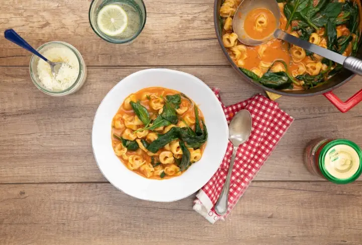 Ispanak ve Domates Soslu Tortellini | Videolu Tarif