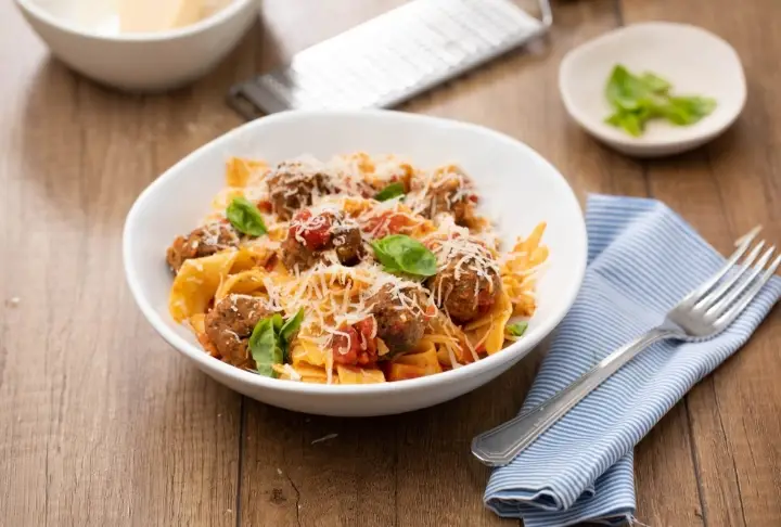 Jamie Oliver’ın Köfteli Pappardelle’si | Videolu Tarif