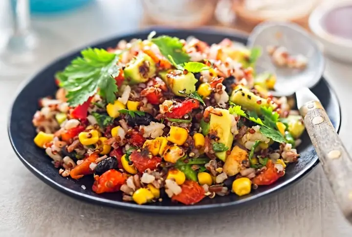 Karabuğdaylı Kinoa Salatası