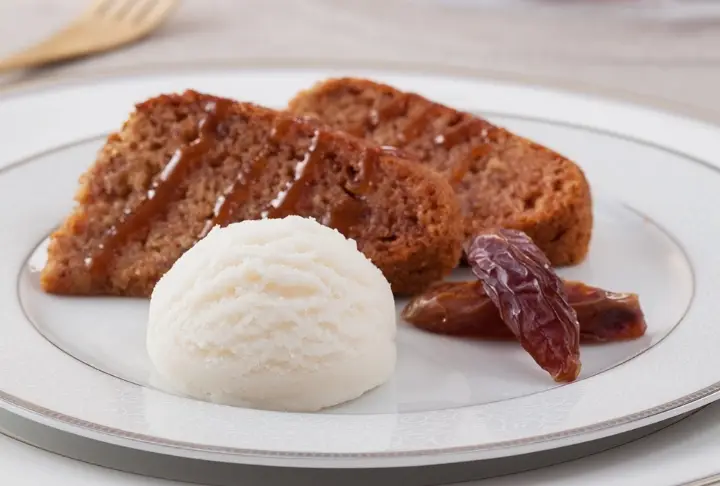 Karamel Soslu Hurmalı Islak Kek