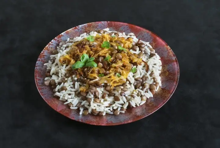 Karamelize Soğanlı Mercimek Pilavı Tarifi