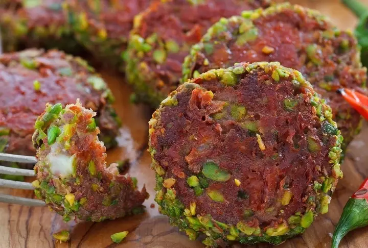 Kaşarlı Antep Fıstıklı Köfte