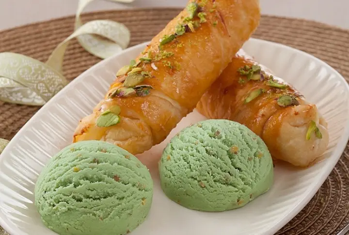 Kaymaklı Tatlı Börek