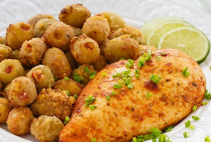 Kızarmış Yeşil Zeytin ile Mozzarellalı Tavuk Göğüs