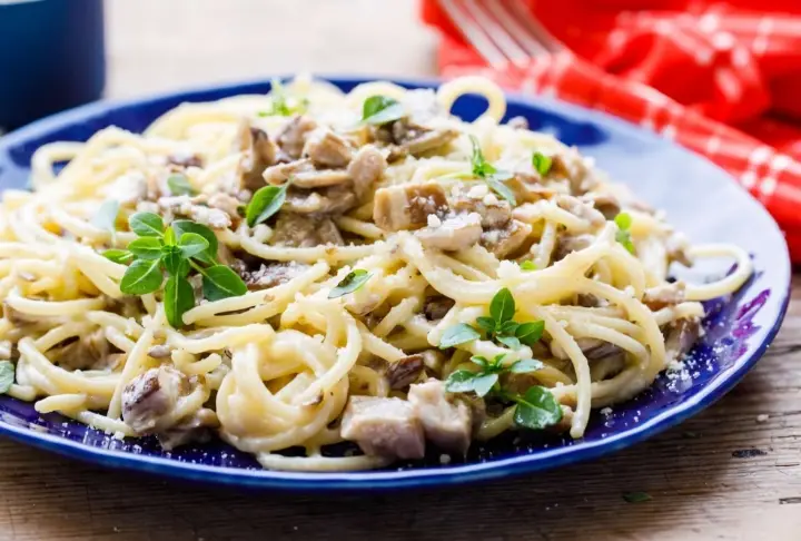 Kremalı Mantarlı Makarna Tarifi | Videolu Tarif