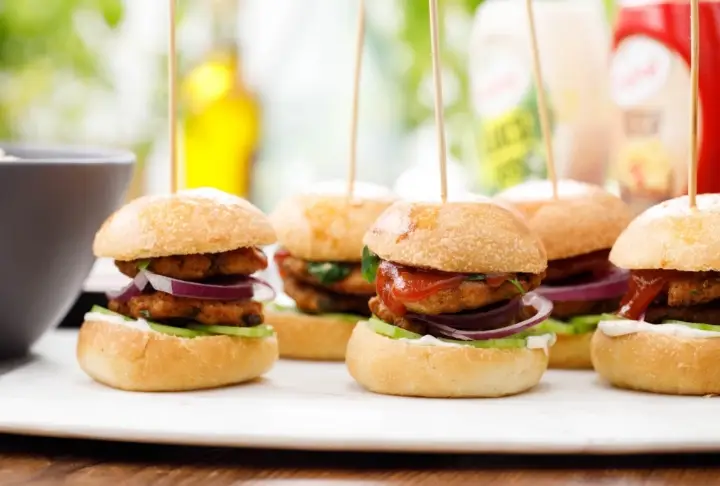 Lahana Salatası ve Tavuk Burger | Videolu Tarif