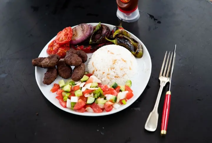 Mangalda Cızbız Köfte | Videolu Tarif