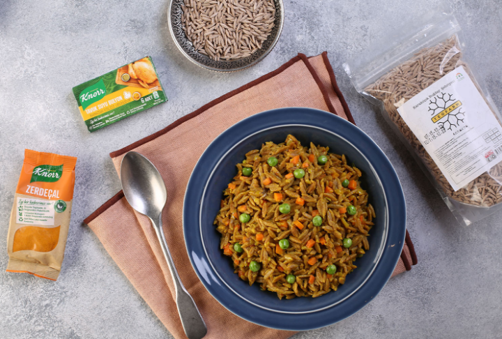 Zerdeçallı Arpa Şehriye Pilavı