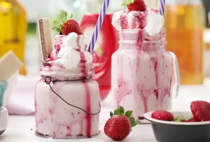 Çilekli Milkshake Tarifi | Videolu Tarif