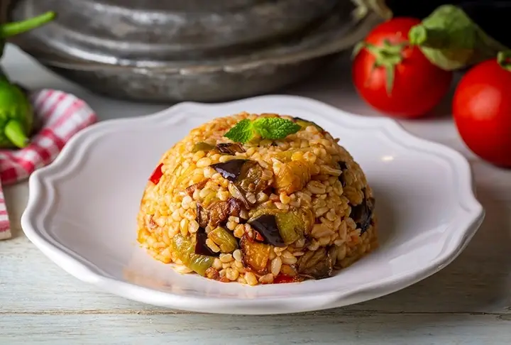 Patlıcanlı Bulgur Pilavı (Meyhane Pilavı) Tarifi