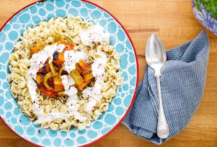 Kızarmış Patlıcan ve Biberli Makarna | Videolu Tarif