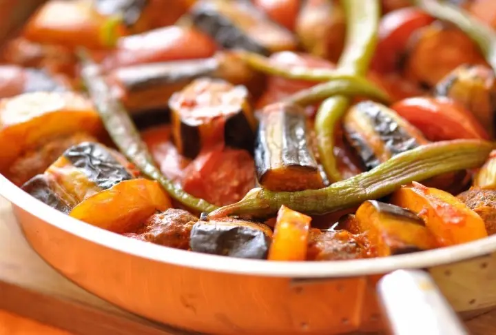 Patlıcanlı Tavuk Oturtma