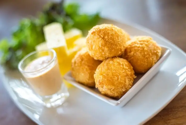 Peynirli Patates Lokmaları