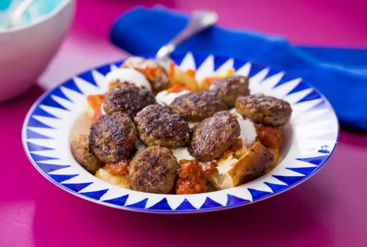 Pideli Yoğurtlu Köfte | Videolu Tarif