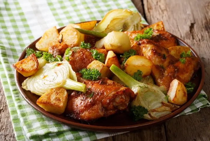 Rezeneli ve Mantarlı Fırında Tavuk