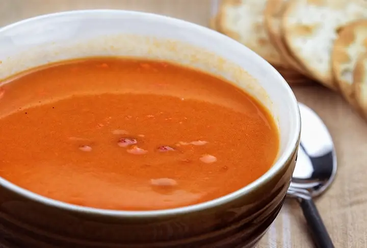 Salçalı Pirinçli Tavuk Çorbası Tarifi