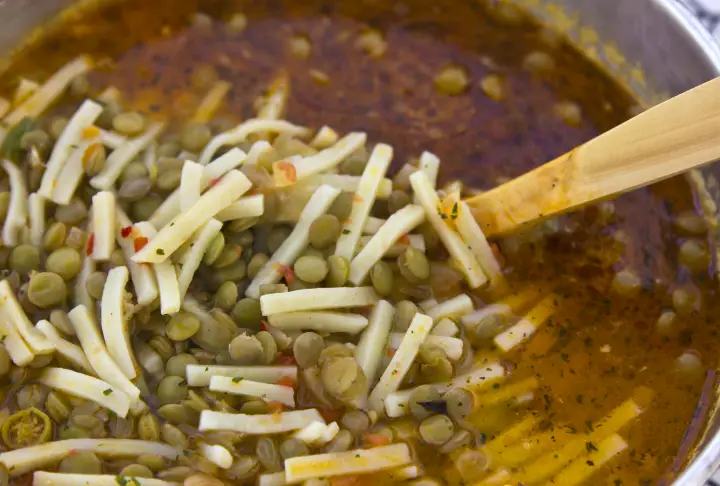 Erişteli Yeşil Mercimek Tarifi