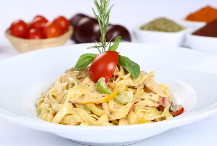 Sebzeli Alfredo Makarna