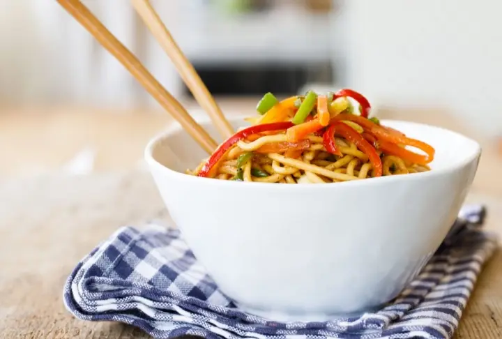 Sebzeli Noodle Tarifi | Videolu Tarif