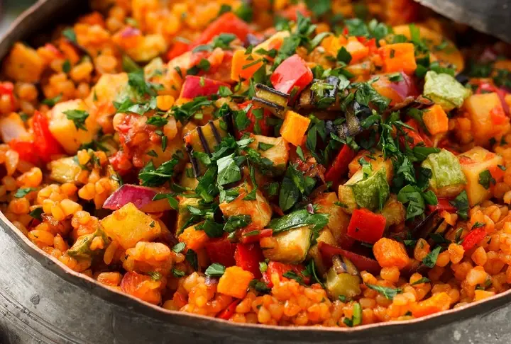 Sebzeli (Şakşukalı) Bulgur Pilavı